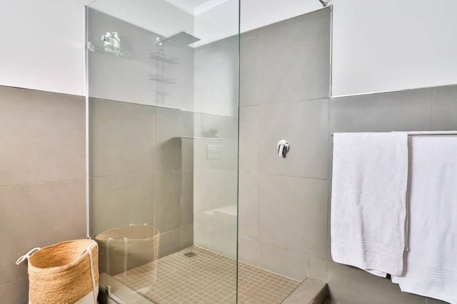 5 Bedroom Property for Sale in De Kelders Western Cape